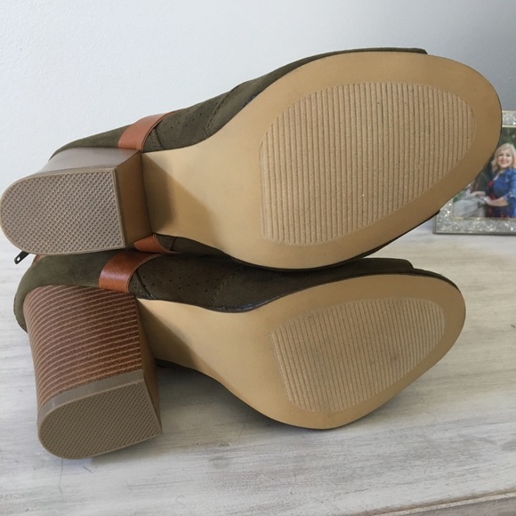 Shoedazzle  booties - Picture 4 of 7